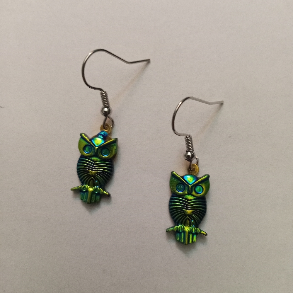 Hand Crafted New iridescent holographic owl statement earrings - Picture 2 of 5